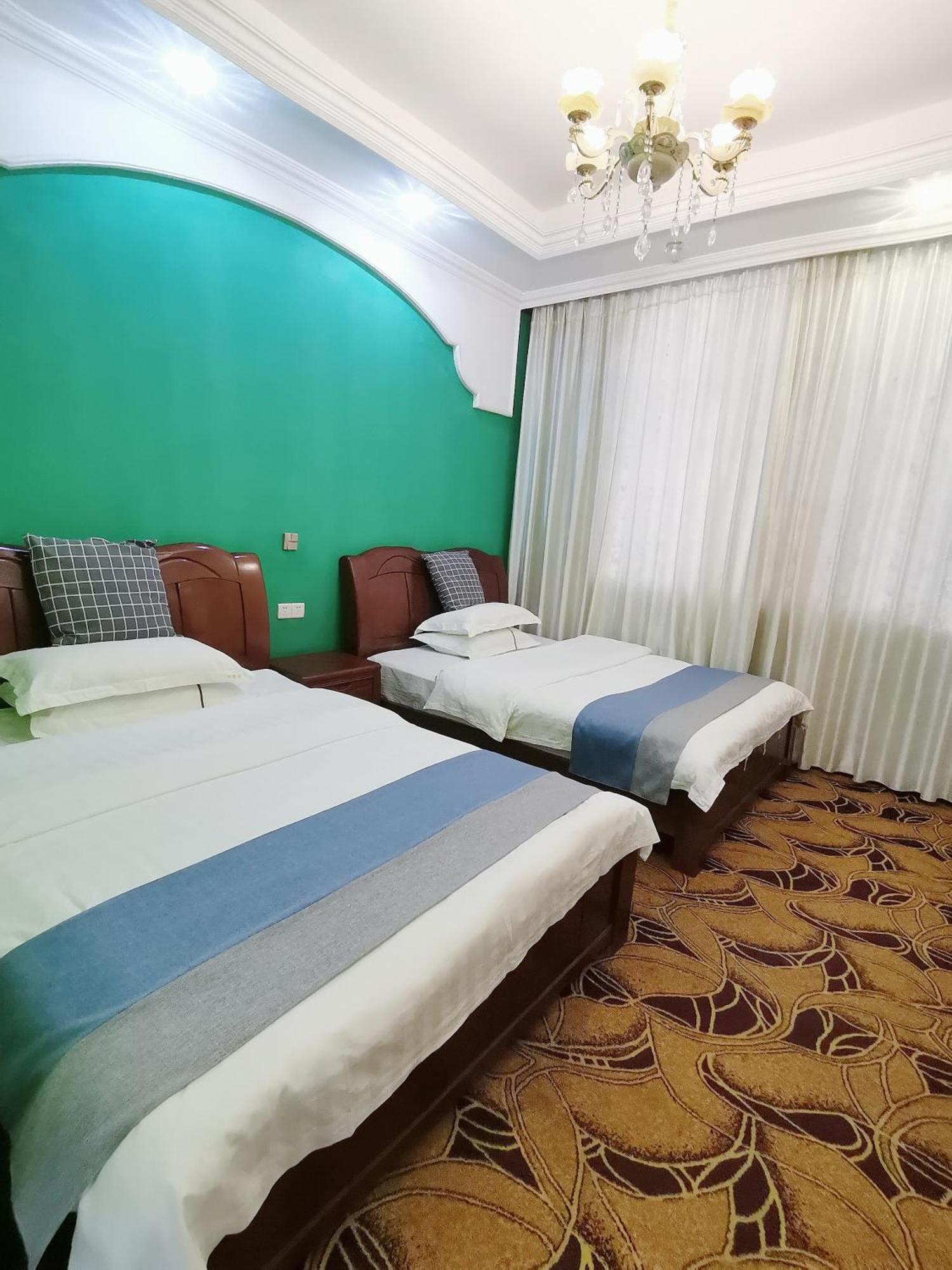 Emeishan Moon Bay Hotel Buitenkant foto