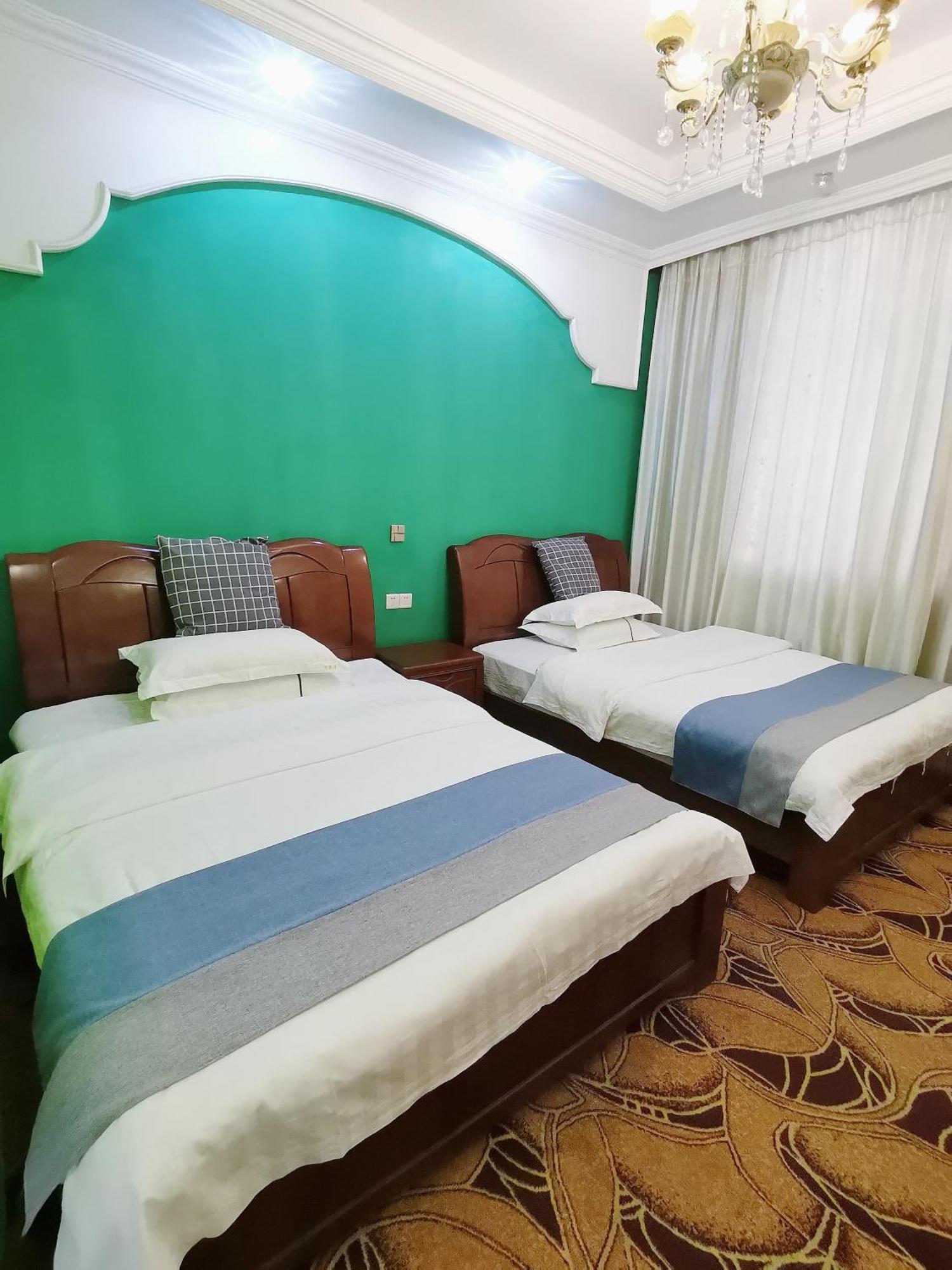 Emeishan Moon Bay Hotel Buitenkant foto