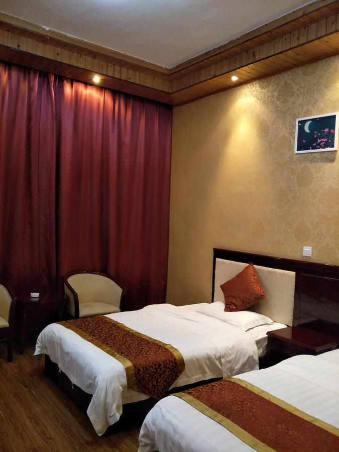 Emeishan Moon Bay Hotel Buitenkant foto